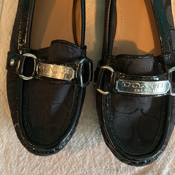 2 pairs of coach brand footwear. - Picture 4 of 5